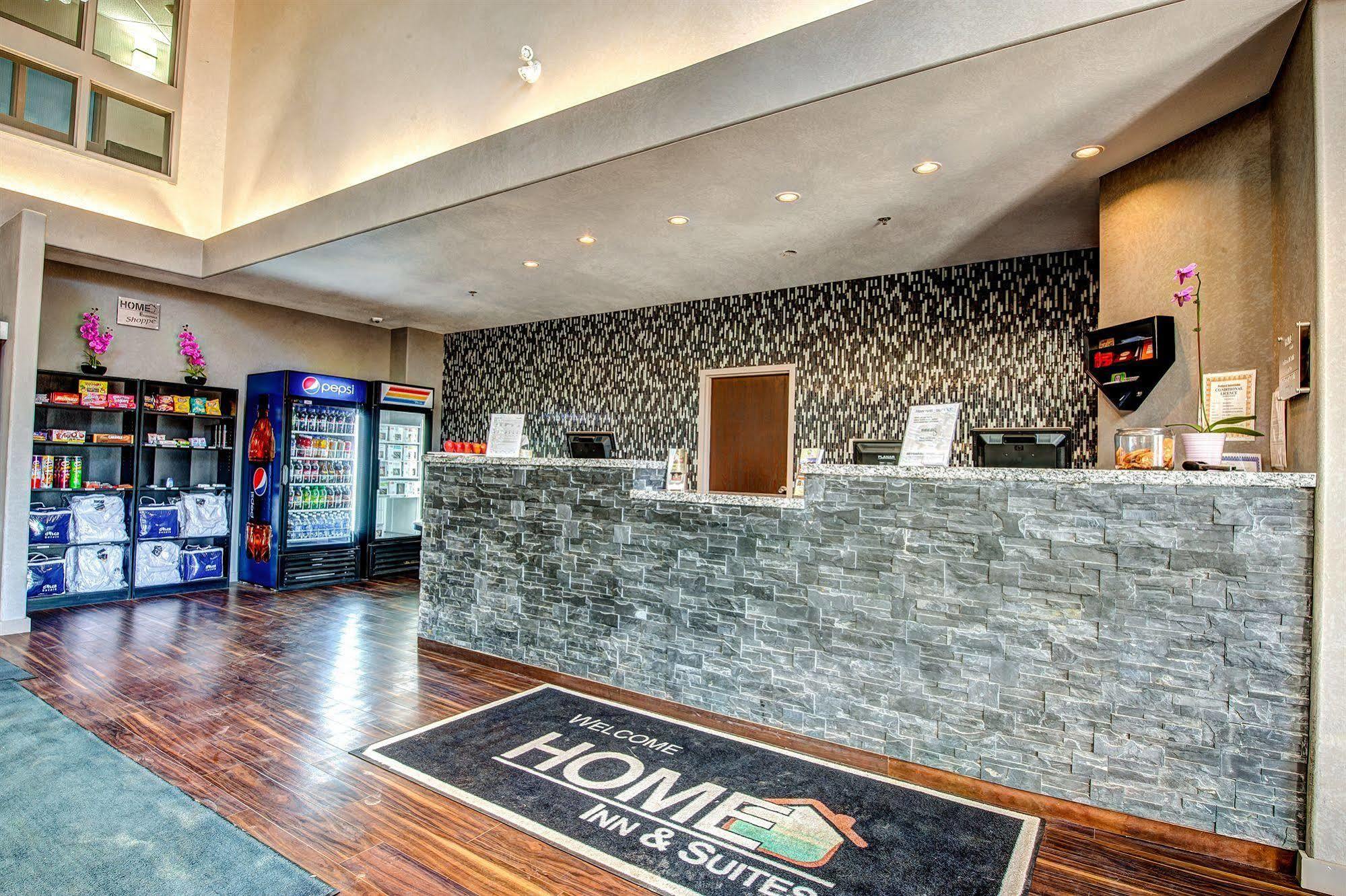 Home Inn & Suites - Swift Current Esterno foto